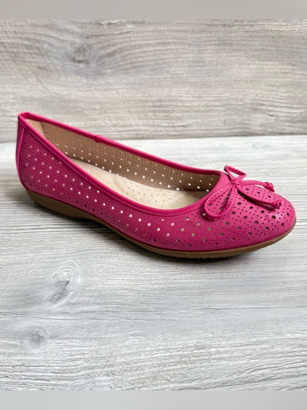 Women’s Cliffs Pink Perforated Ballet Flat with Bow size 8.5